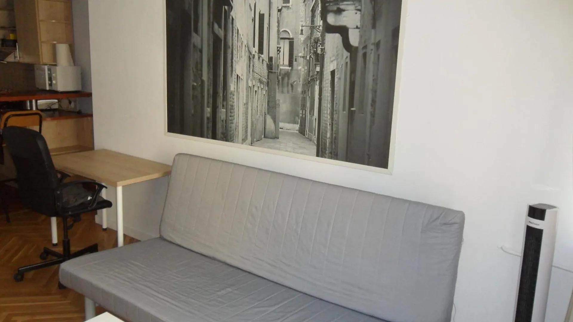 Wroclaw University Apartment 0*,